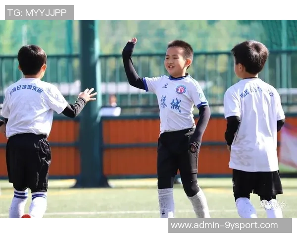 李建华足球生涯回顾与成就分析：从青训到职业联赛的奋斗历程